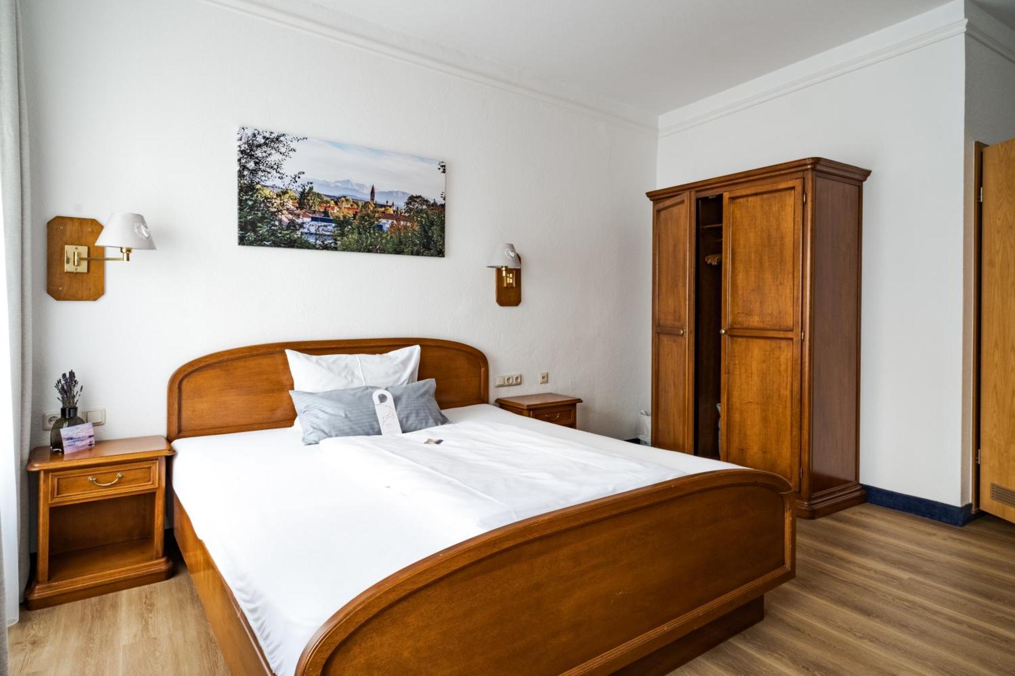 Hotel Goldener Hirsch Кауфбойрен Екстериор снимка