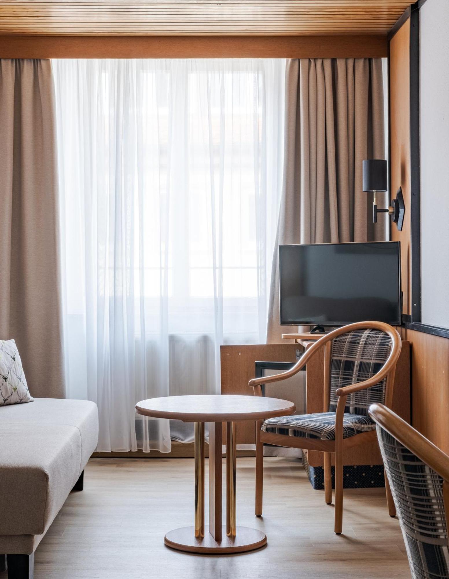 Hotel Goldener Hirsch Кауфбойрен Екстериор снимка