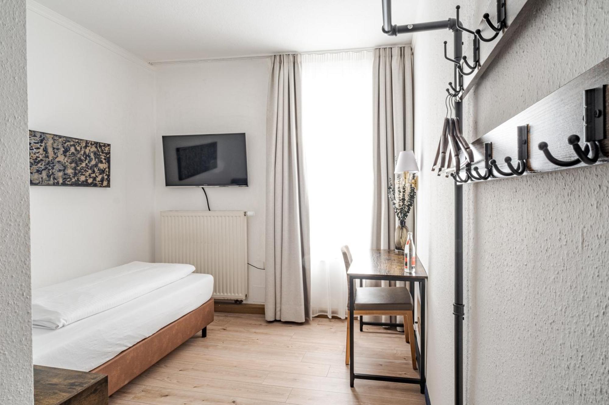 Hotel Goldener Hirsch Кауфбойрен Екстериор снимка