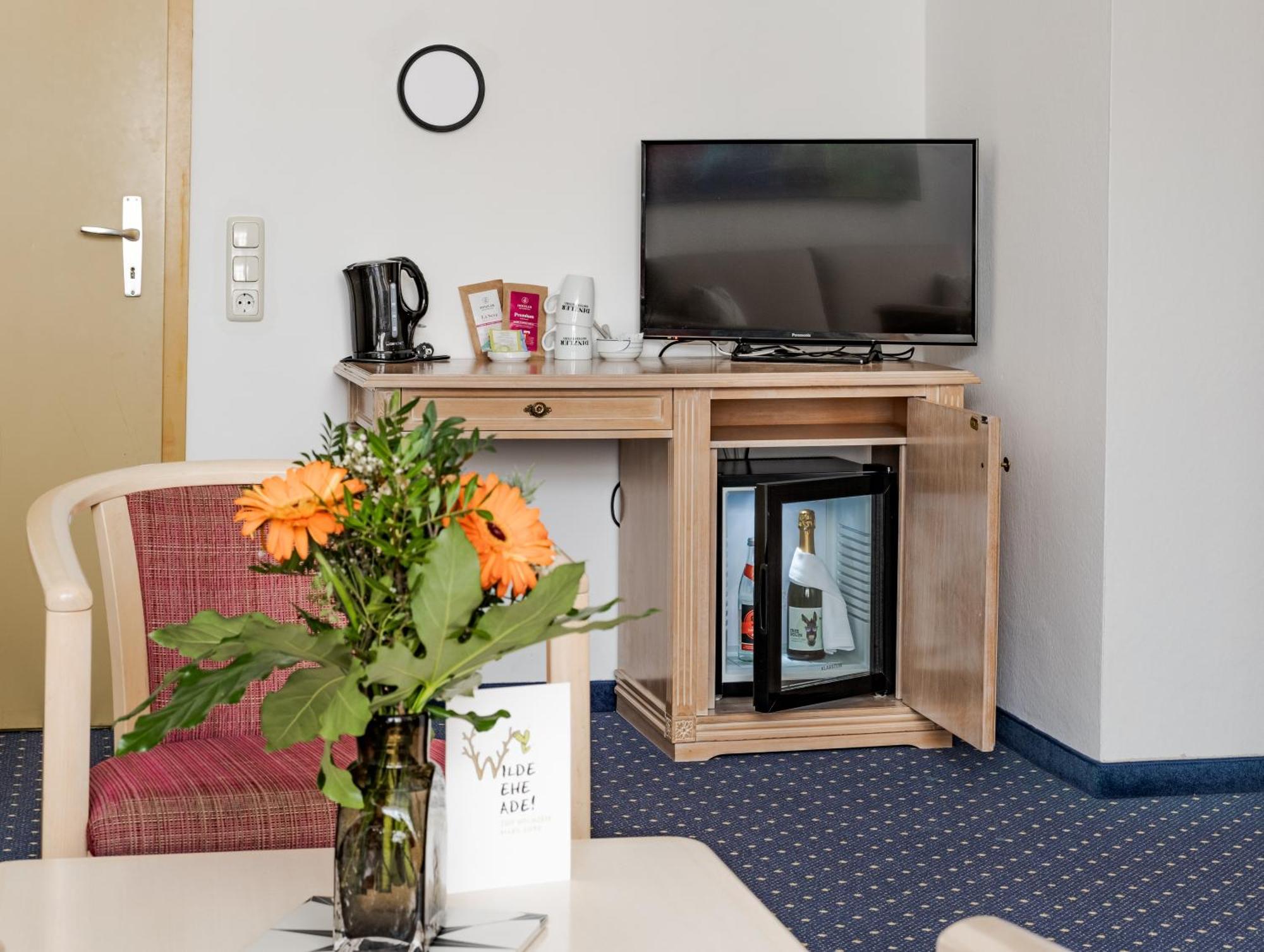 Hotel Goldener Hirsch Кауфбойрен Екстериор снимка