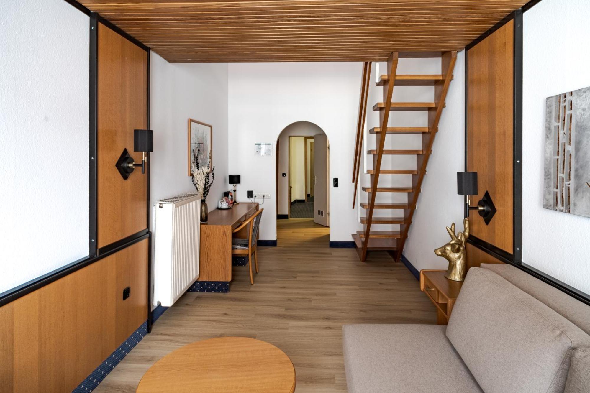 Hotel Goldener Hirsch Кауфбойрен Екстериор снимка