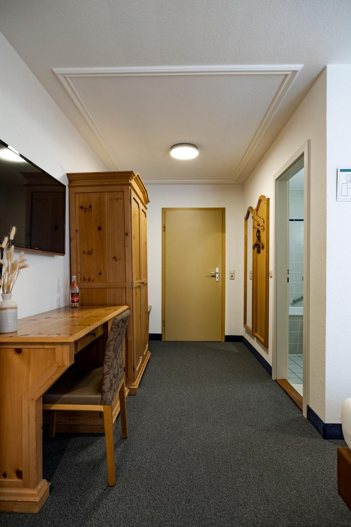 Hotel Goldener Hirsch Кауфбойрен Екстериор снимка