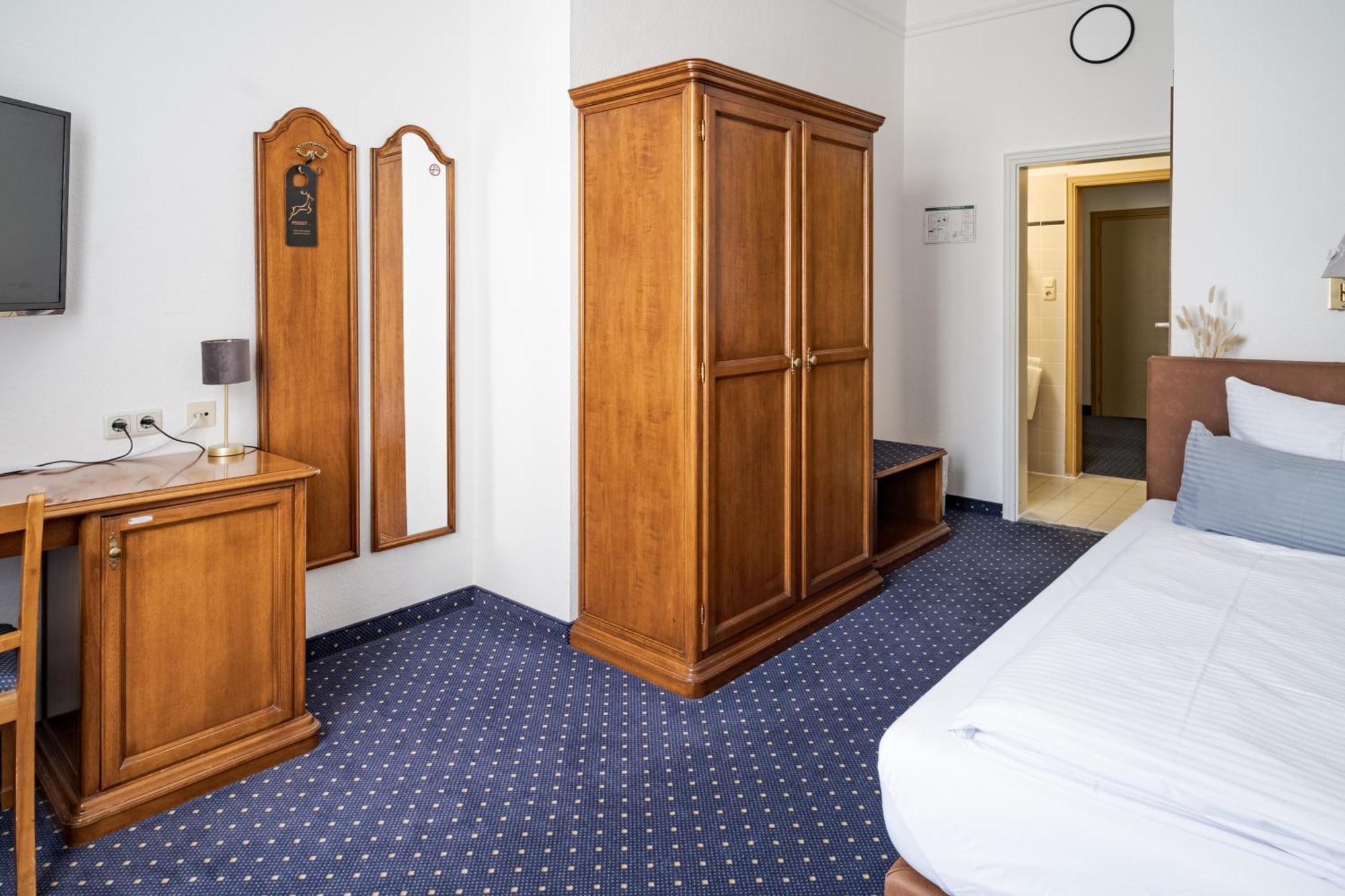 Hotel Goldener Hirsch Кауфбойрен Стая снимка