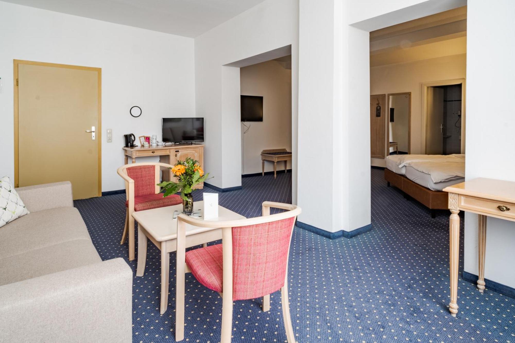 Hotel Goldener Hirsch Кауфбойрен Стая снимка